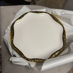 4 Dinner Plates
