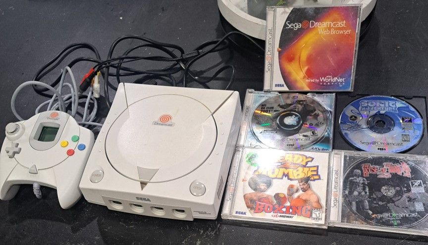 Dreamcast Sega With Controller And Games 