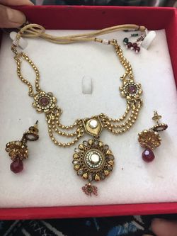 Necklace non used