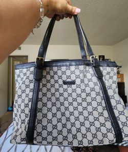 Gucci

GG Canvas Shoulder Bag