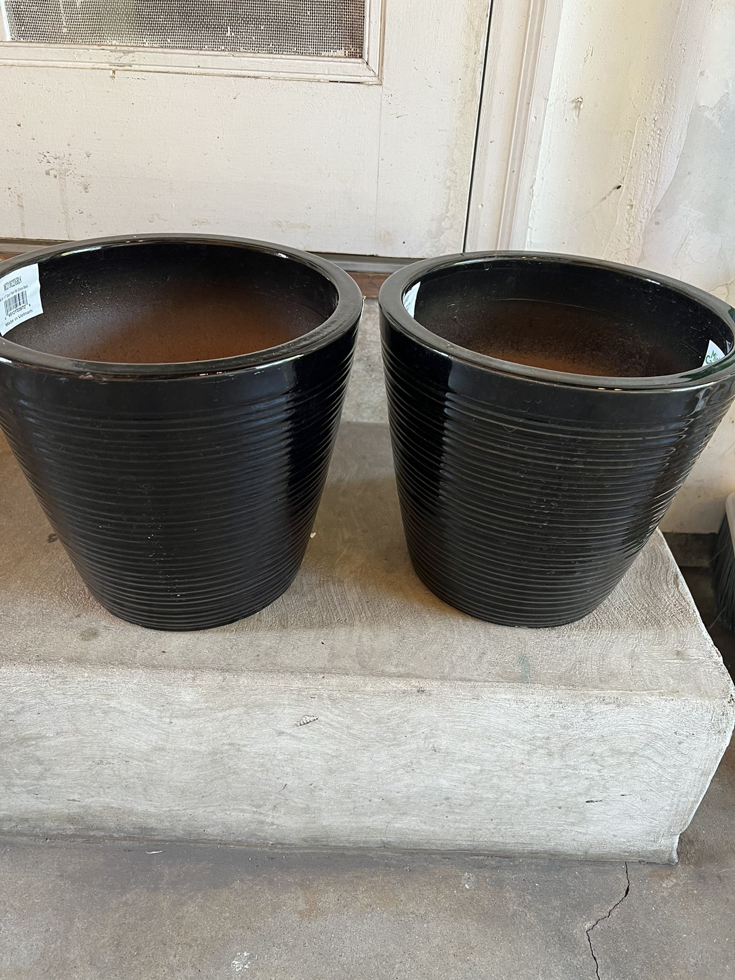 Black Ceramic Pots