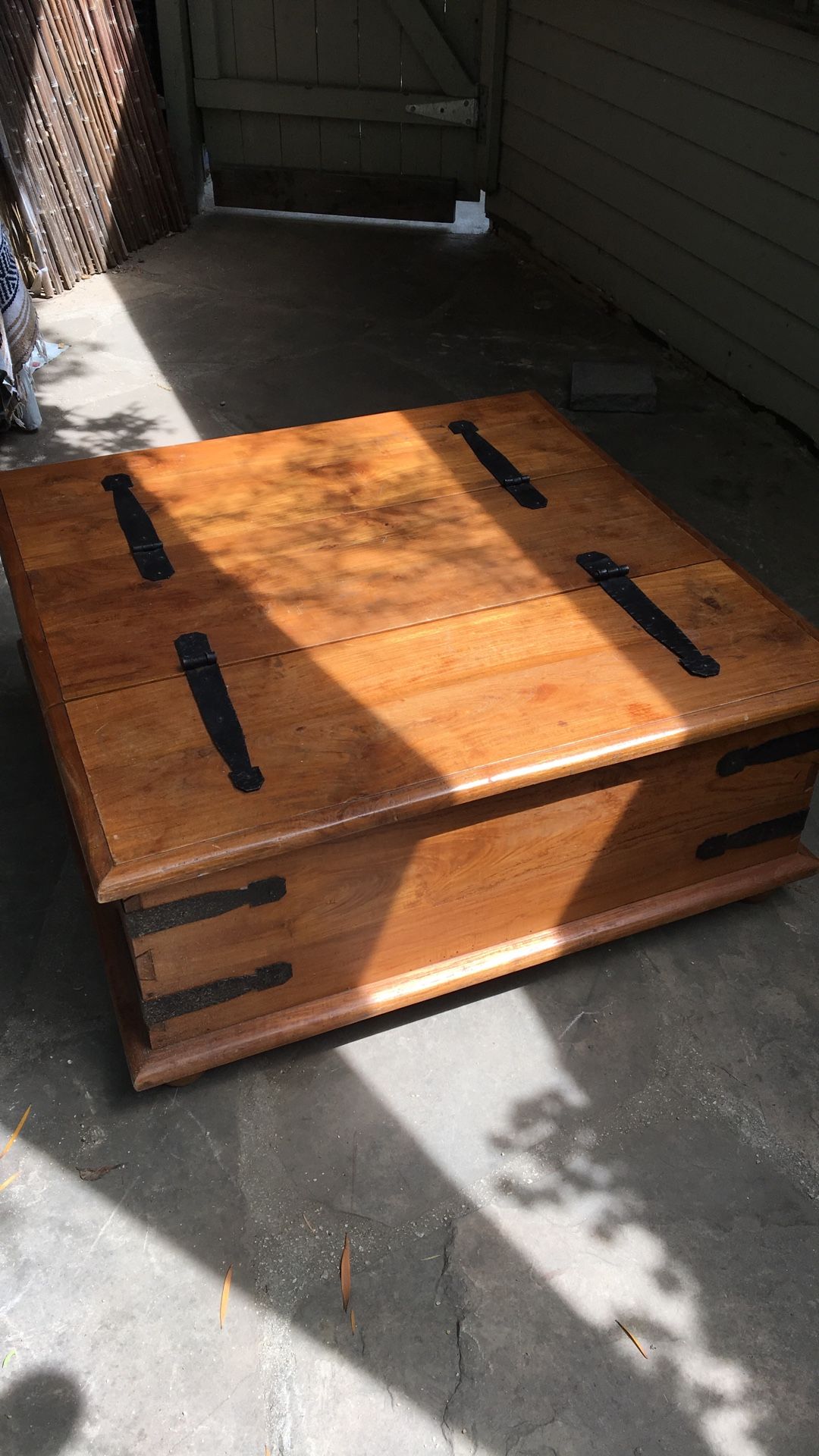 Coffee table/ Blanket chest