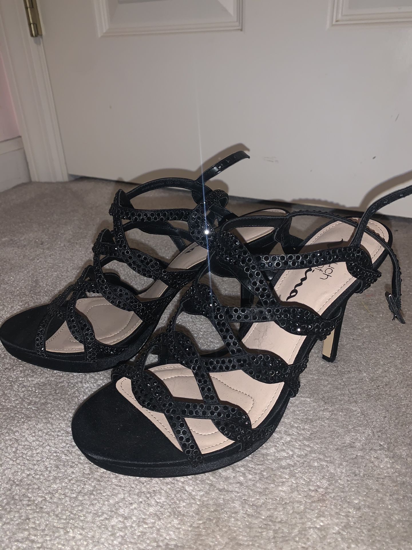 New Pretty Black Heels Size 8