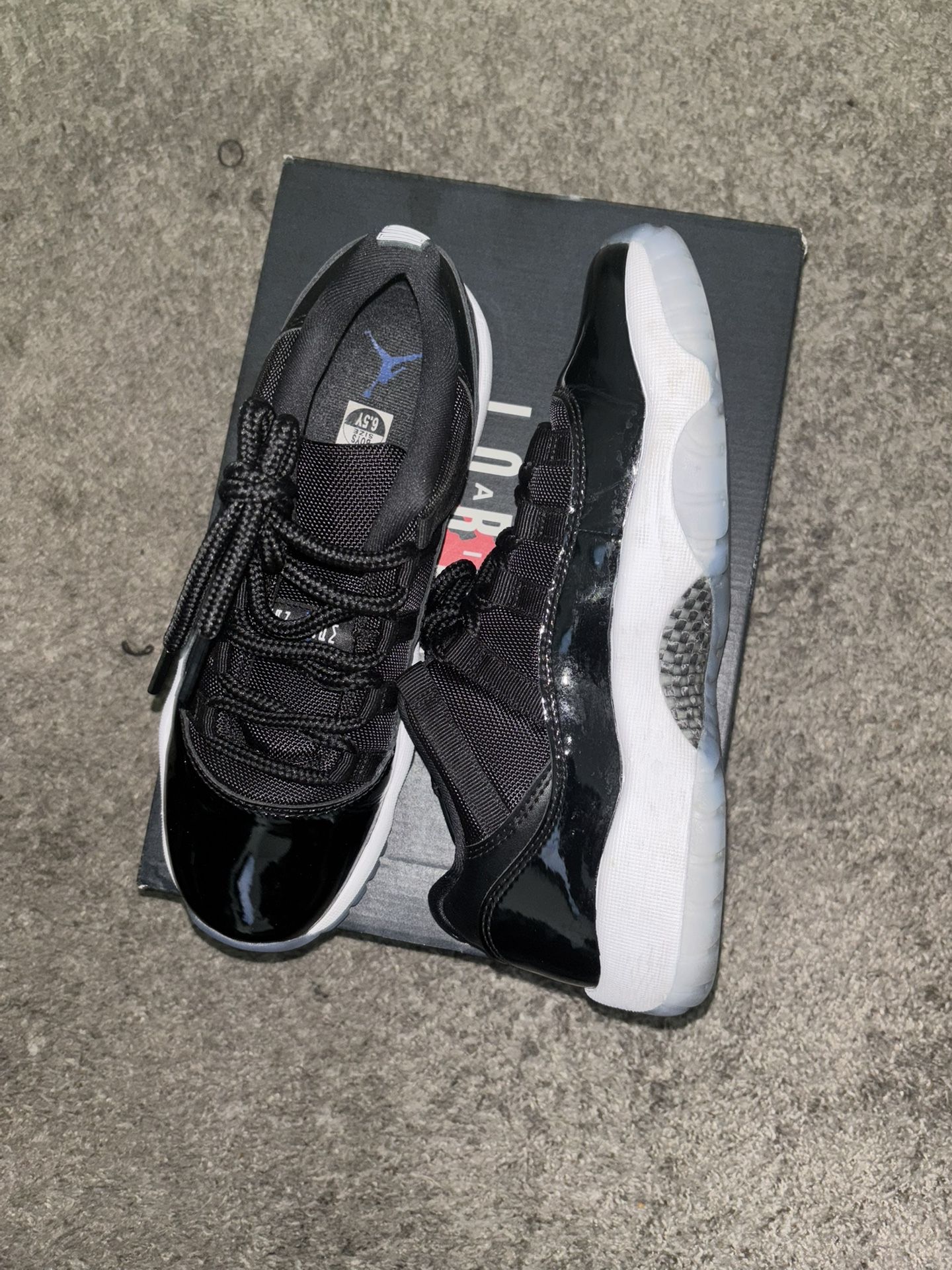 Black 11s Low