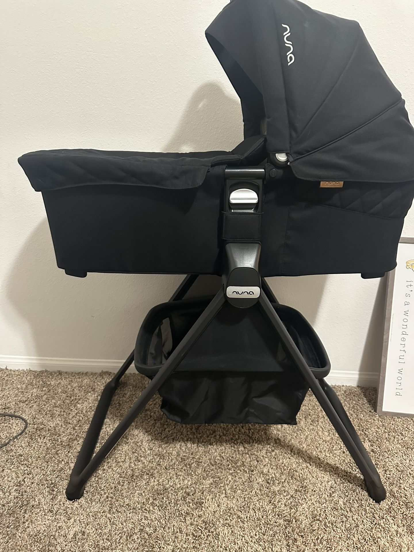 Nuna bassinet