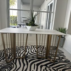 Modern Dining Table – Gold Bases & Sintered Stone Top Elegant, sturdy, like new. 