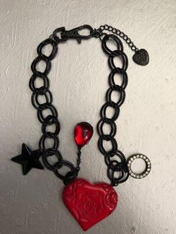 BETSEY JOHNSON VINTAGE RED HEART LG BLACK STAR AND CHARMS
