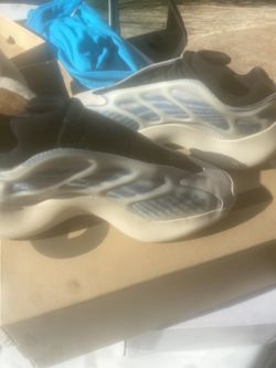 Yeezys Adidas New In Box 7.5 Men’s