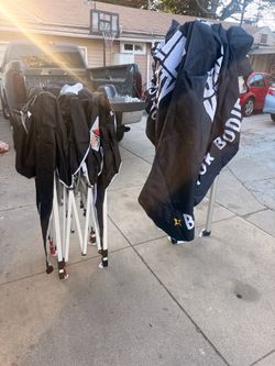 2 pop up tents