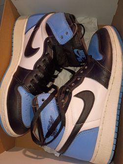 Unc blue jordan 1s (size 5)