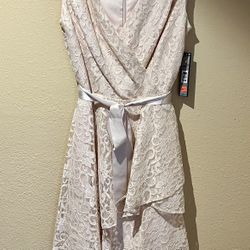 TAHARI -  Off White Sleeveless Dress Size 4 NWT