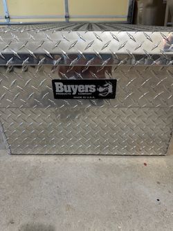 Buyers Products 18x27x71 Inch Diamond Tread Aluminum Crossover Truck Box