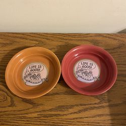 Two Fixture Displays Ceramic Cat/Dog Bowls