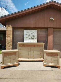 Tan Refinished Oversized Bedroom Furniture Set Dresser And Nightstands