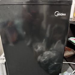 Midea Mini Fridge 
