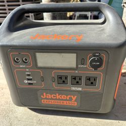 Jackery Explorer 1500 W/ Solar Panels And Wiring Case