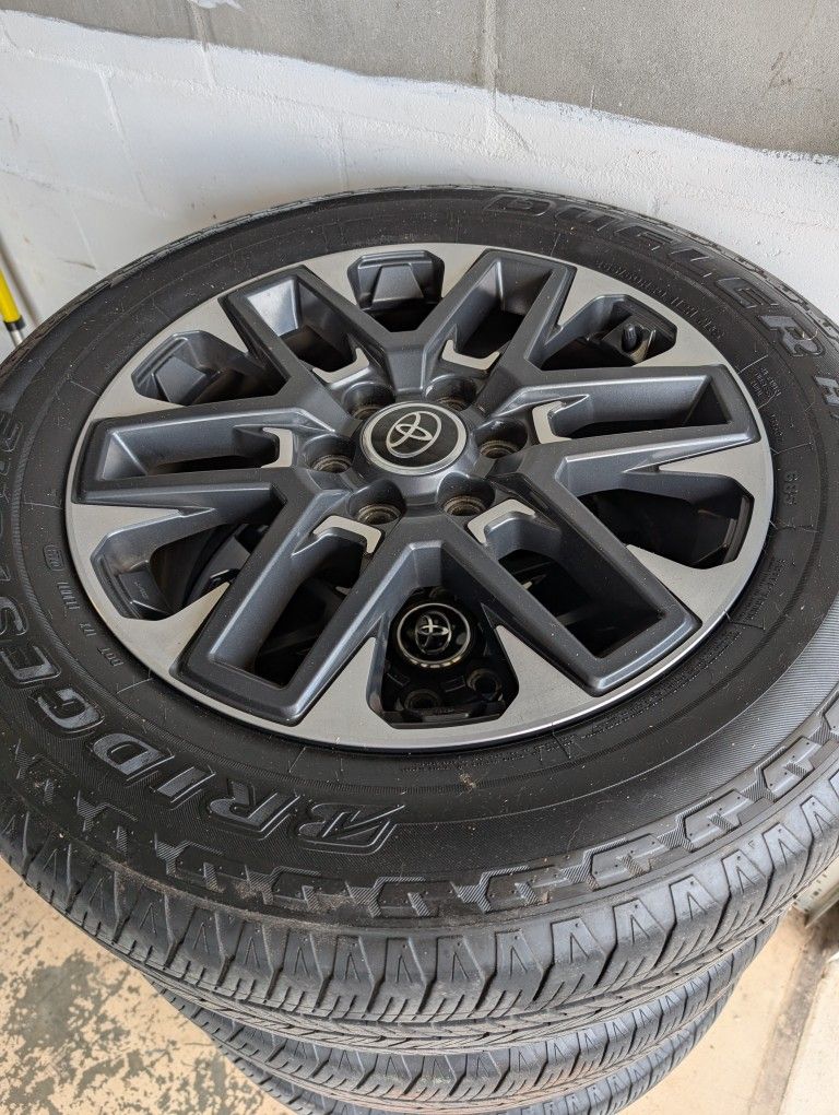 Toyota Tundra 20" Wheels