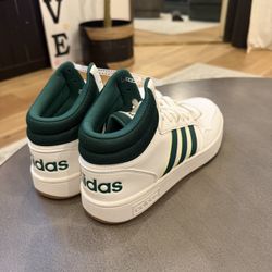  ADIDAS  MENS - NEW Size 11