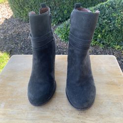 Suede ankle boots with chunky heel