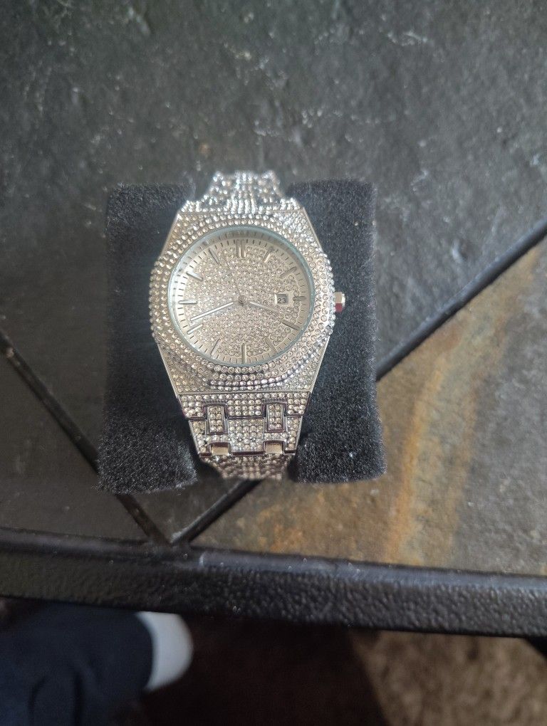 New (Diamond Watch) Beautiful 