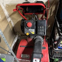 Big Snow Blower With Auto Drive And Reverse Been Used Like 5 Times