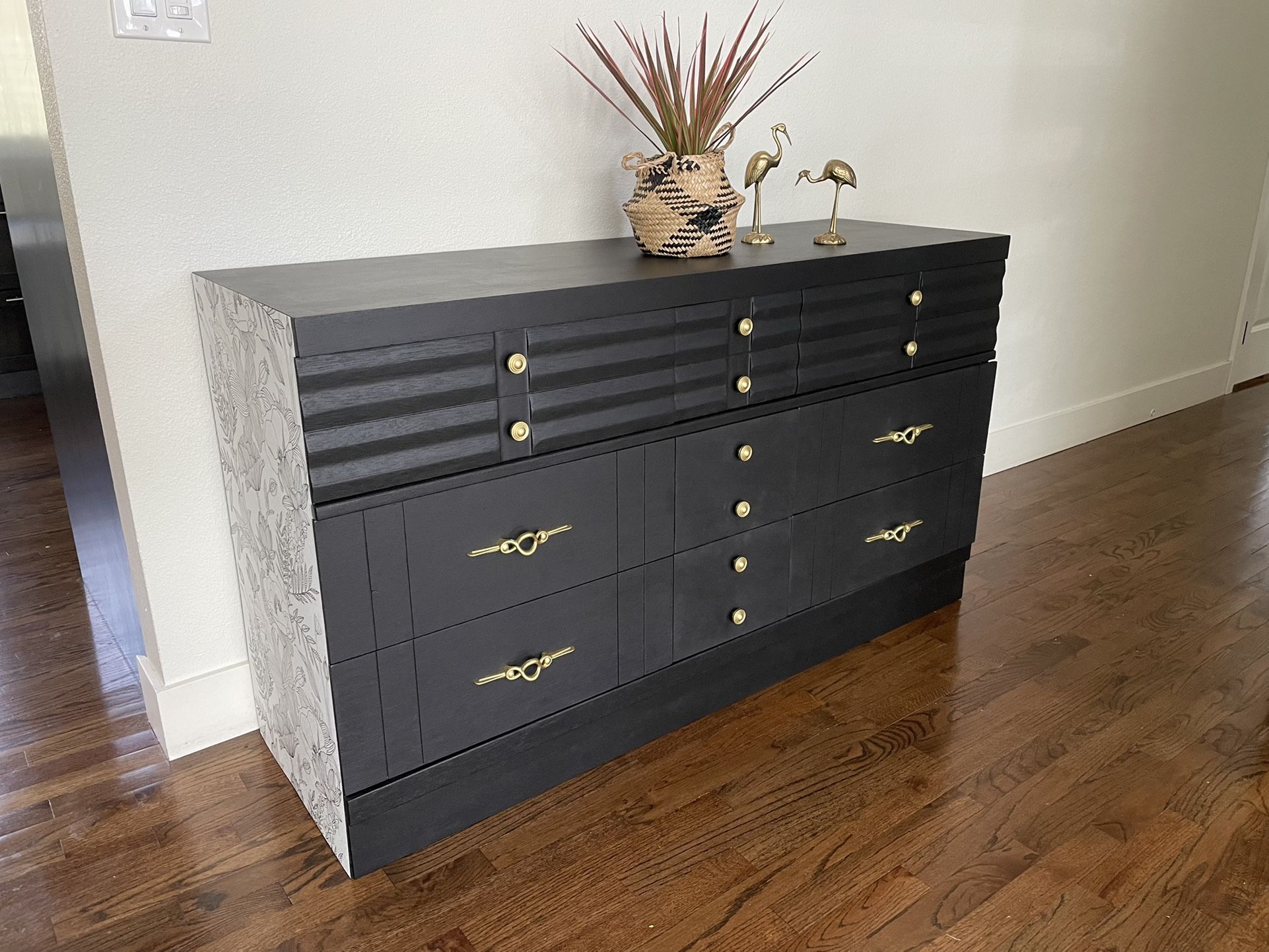 PENDING Vintage MCM wood lowboy dresser/sideboard/credenza/tv stand/buffet