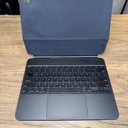 Apple Magic Keyboard For iPad Pro 13 Inch M5,M4 Like New 