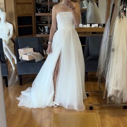 Monique Lhuillier Bliss Wedding Gown - Not Worn
