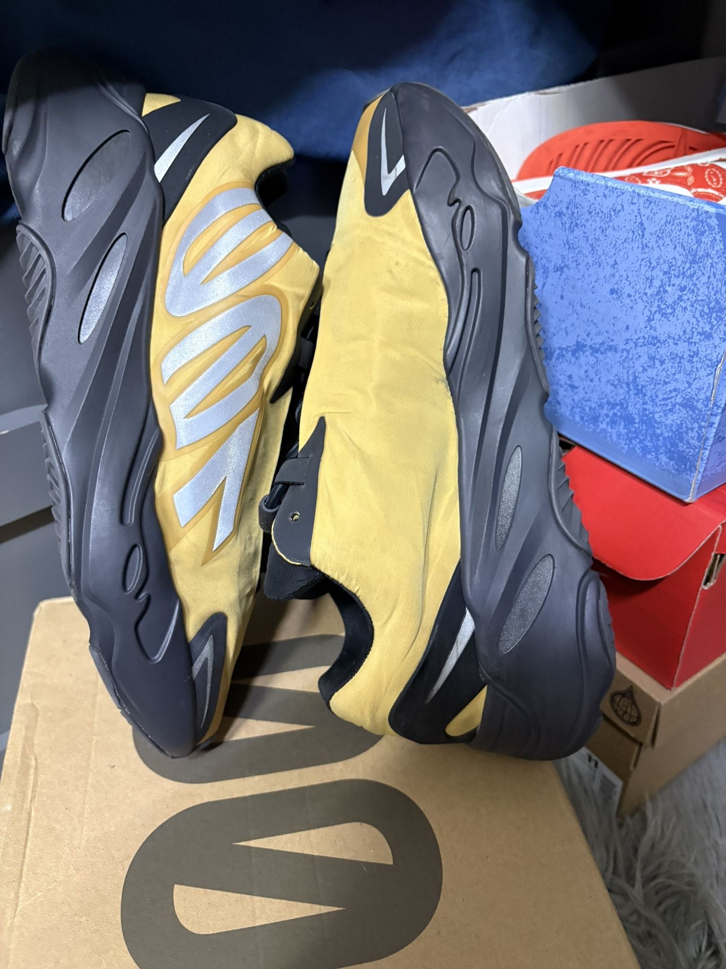 Yeezy 700 MNVN