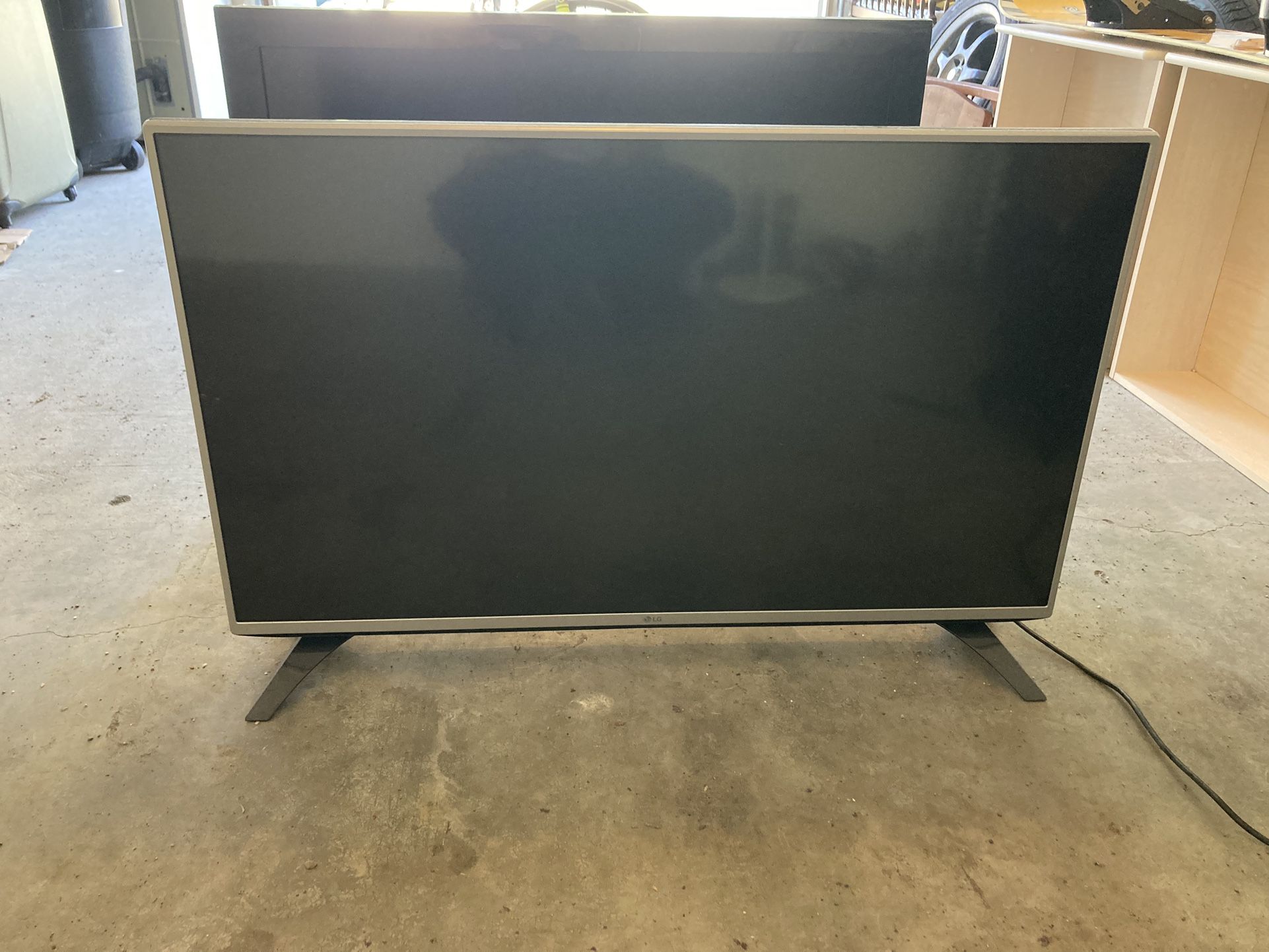 2 TVs For $125 (1 LG/ 1 Samsung)