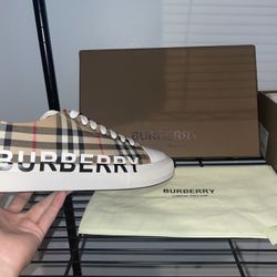 Burberry Shoes Size 42