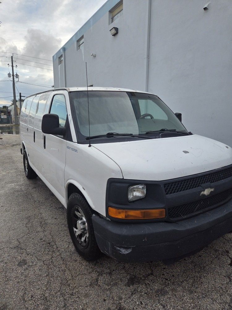 2011 Chevrolet Express Cargo