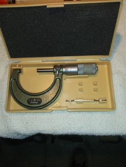 Mitutoyo 1-2. 001 Micrometer