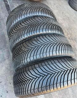 225/60/18 Michelin vendo un set de llantas usadas excelente condiciones de vida las 4 ✅🤩I am selling a set of used tires, all 4 in excellent living c