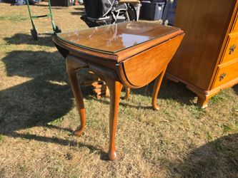 Vintage Solid Wood Drop Leaf Side Table – Queen Anne Style – 28" Wide