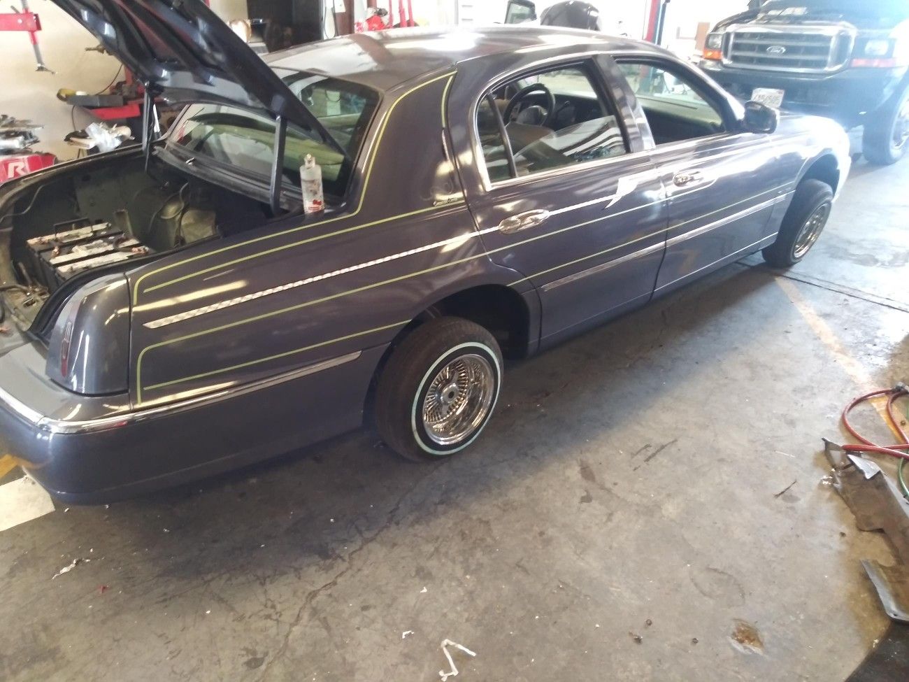 98 Lincoln town car lowrider runs good for Sale in Riverside, CA OfferUp