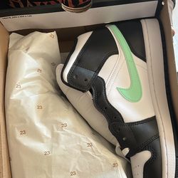 Air Jordan 1s Mid