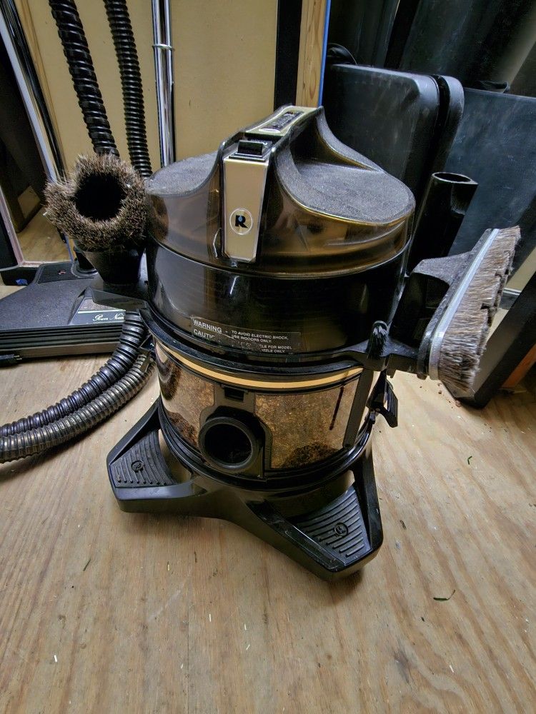 Rainbow Vacuum E2 W/ Attachments