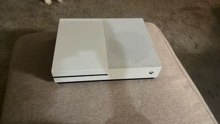 Microsoft Xbox One S (Model 1681)