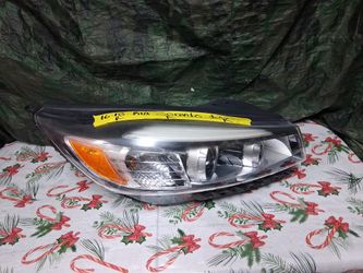2016-18 Kia Sorento Right Headlight 