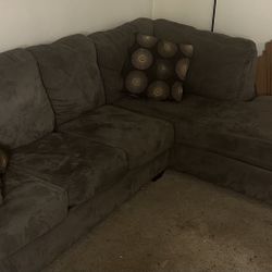 Zella sectional FOR SALE LOW PRICE