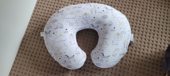 Bobby nursing pillow with free baby bath tab