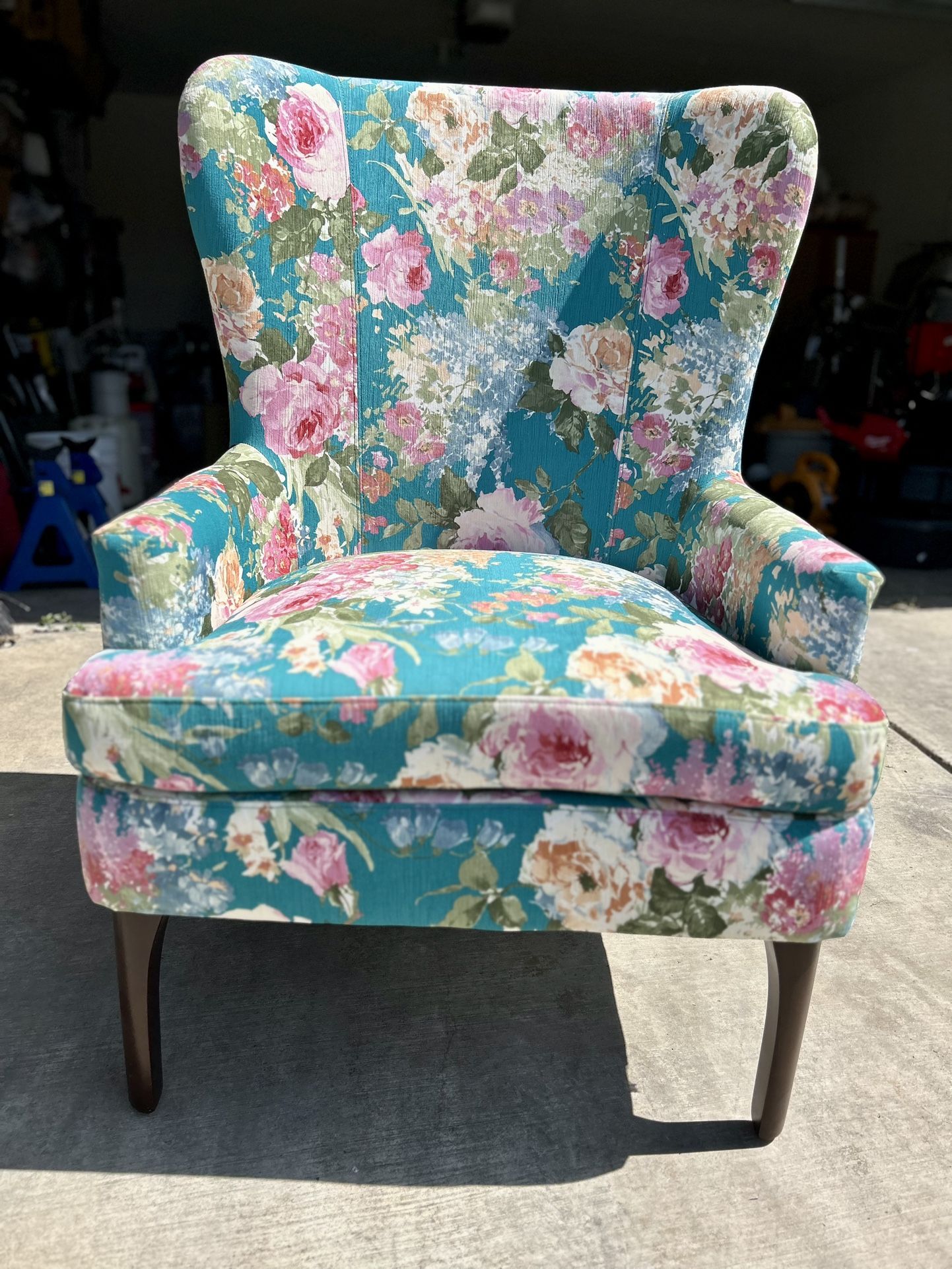 🌸 FOR SALE: Stunning Brand New Pier 1 Imports Accent Chair – Floral Paradise!🌸 💰 Asking Price: $900