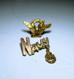 Beautiful gold vintage Navy pin