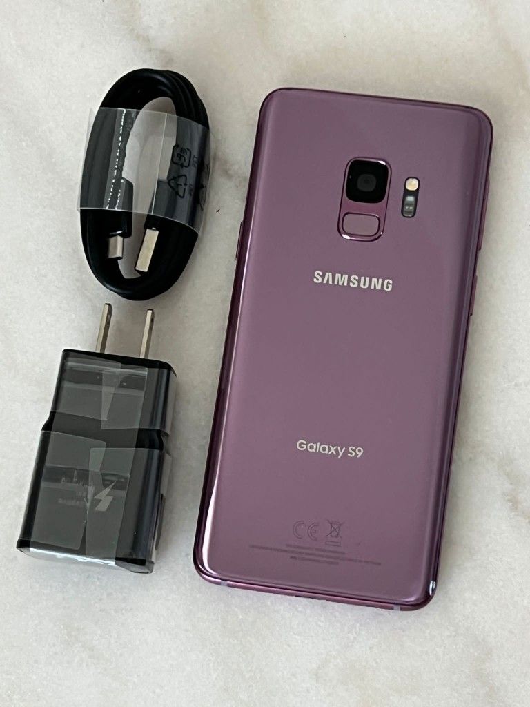 Samsung Galaxy S9  , Factory Unlocked,  Excellent Condition  Like New 