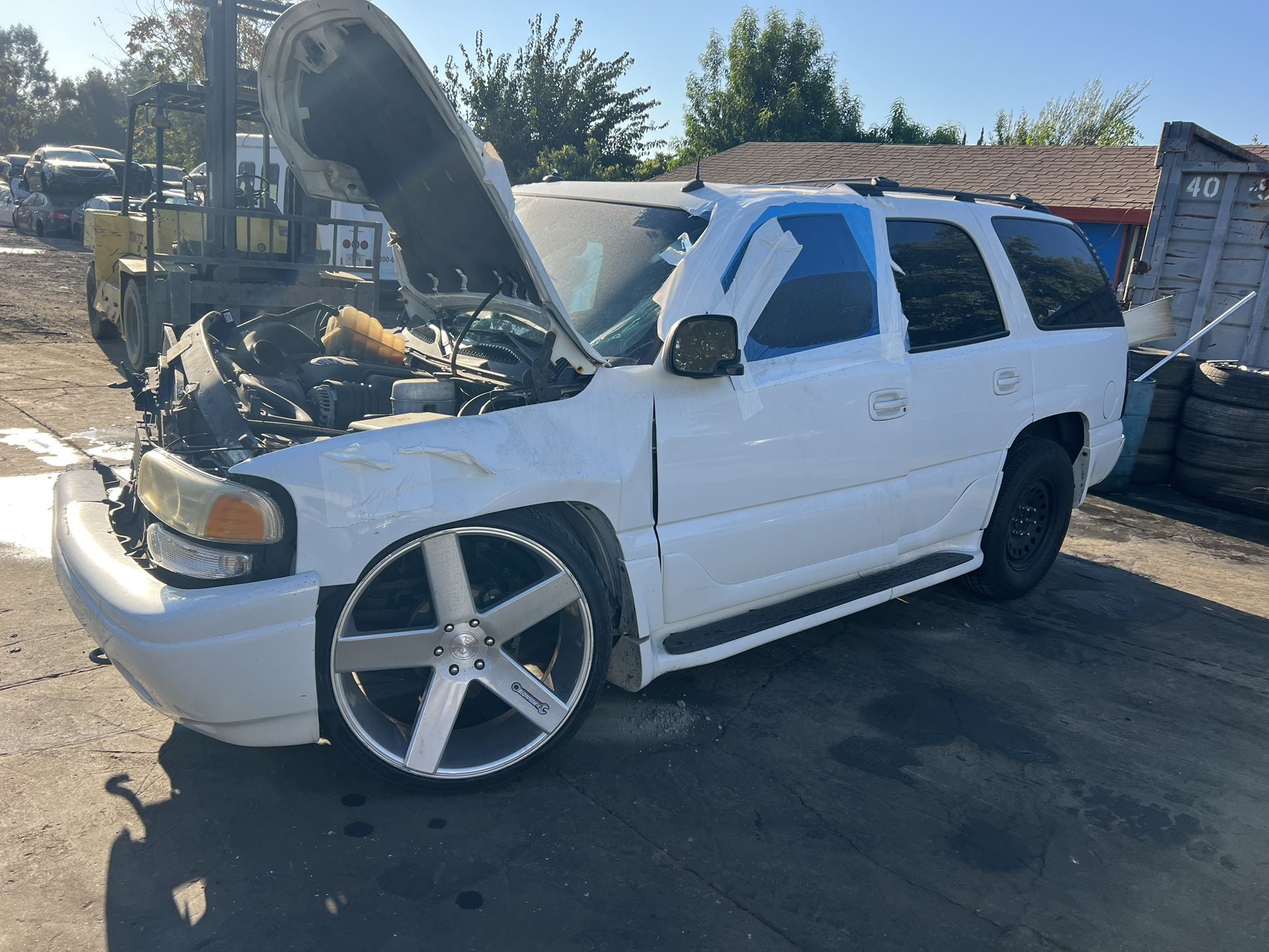 Parts 2004 GMC Yukon Denali For Parts Only