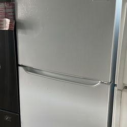 Frigidaire 18 Cu Ft Apartment Size Top Freezer Refrigerator
