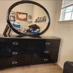 Black Dresser With Mirror 