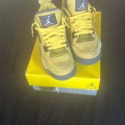 Nike women’s Air 4 Retro "Lightning 2021" Sneakers - Yellow - Hi-top sneakers 