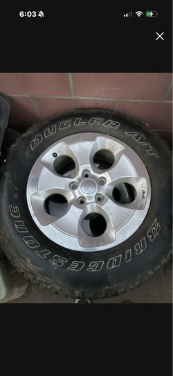 full set of 5 Jeep Wrangler Sahara OEM wheels n rims